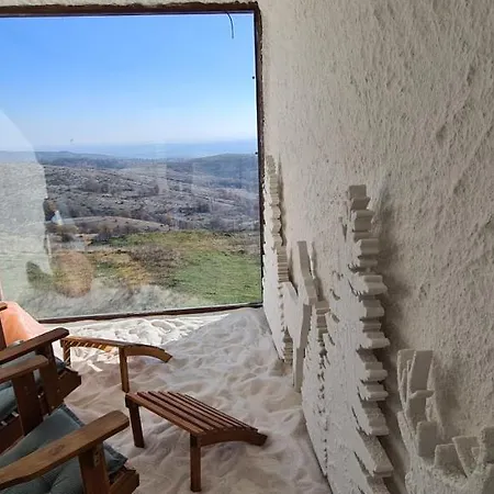 Πανσιόν шато еркеч